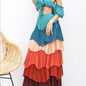 This beautiful set Brand new